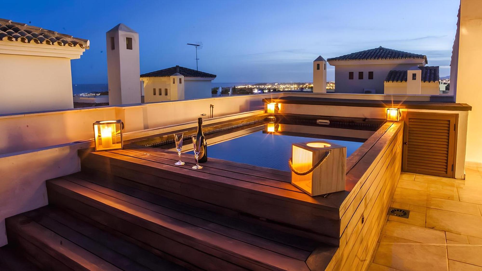 Apartment Vacation I Private Heated Swimming Pool, Walking Distance To Puerto Banus, Security 24-7, Bbq, Wifi