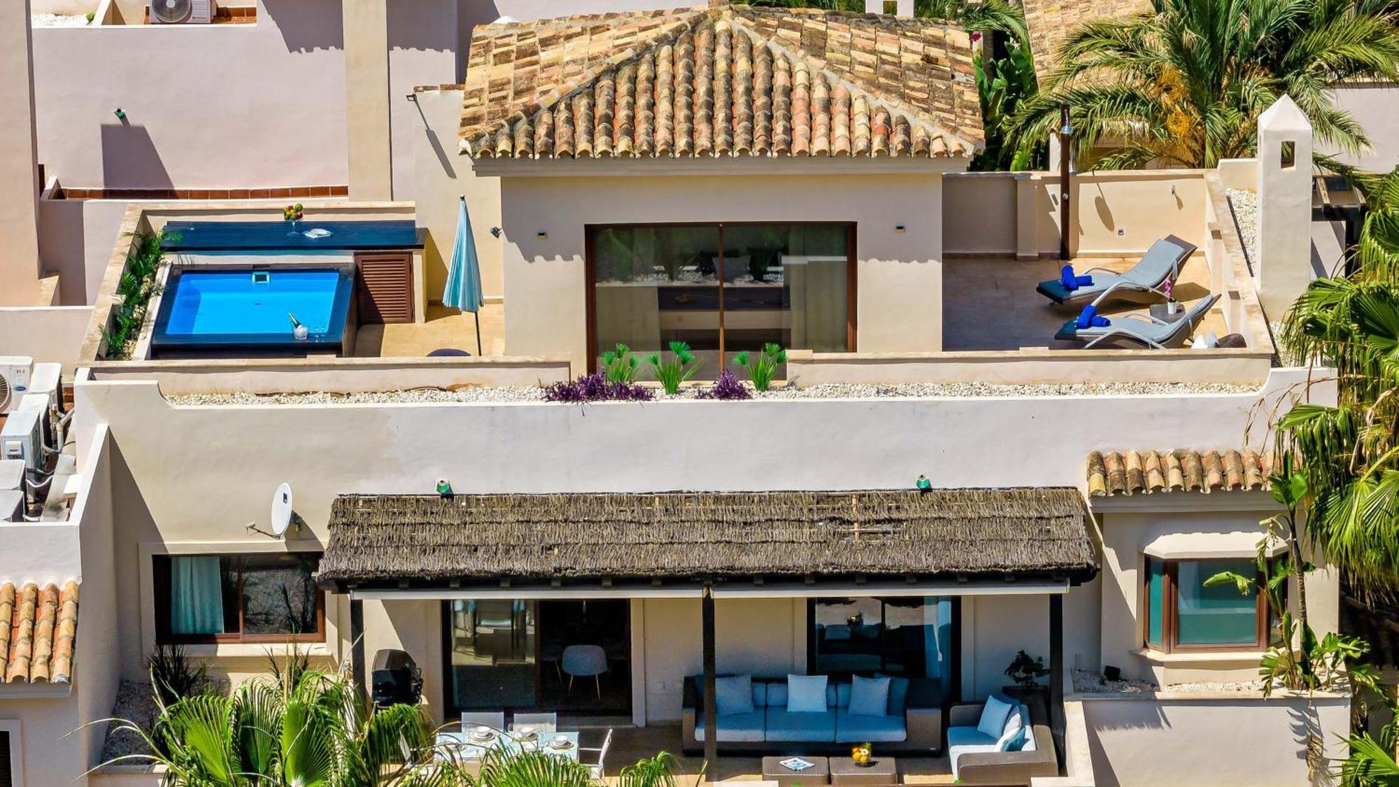 Vacation I Private Heated Swimming Pool, Walking Distance To Puerto Banus, Security 24-7, Bbq, Wifi Apartment Marbella