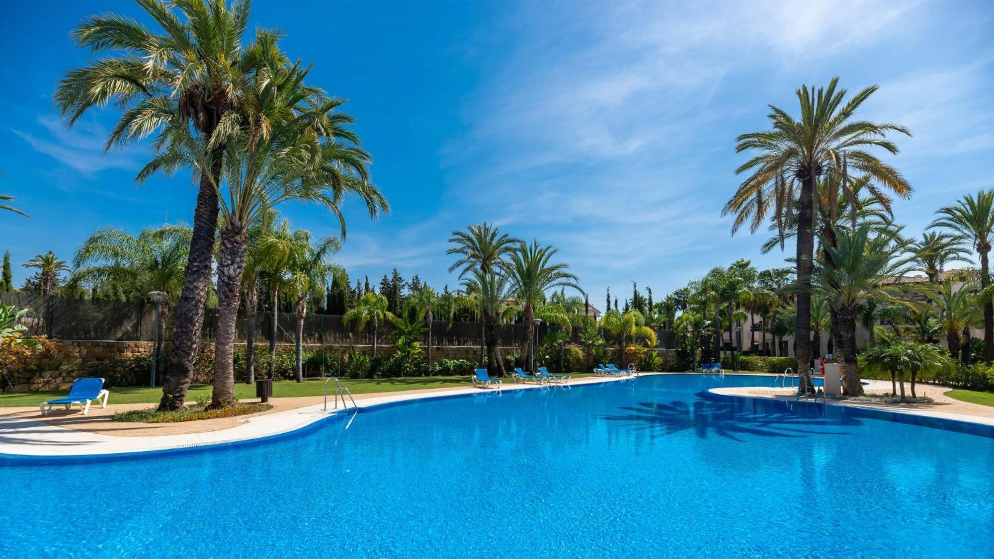 Vacation I Private Heated Swimming Pool, Walking Distance To Puerto Banus, Security 24-7, Bbq, Wifi Apartment Marbella