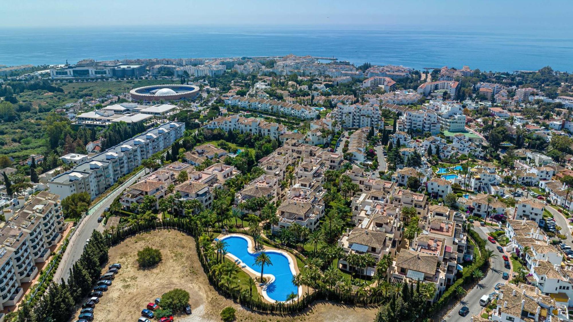Apartment Vacation I Private Heated Swimming Pool, Walking Distance To Puerto Banus, Security 24-7, Bbq, Wifi Marbella